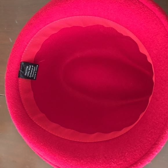 Red 100% Wool Fidora - Picture 7 of 8